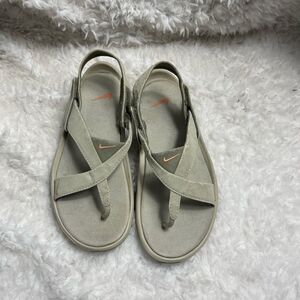 Nike  gray and peach strap thong sandals with removable Velcro back strap size6